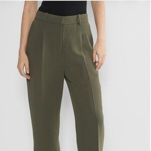 NWOT Aritzia Effortless Crop Dark Olive 6